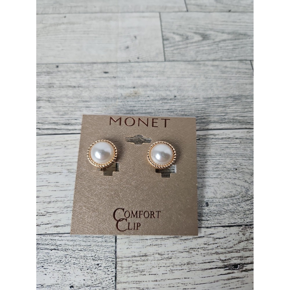Monet Gold Post Back Earrings W White Round Pearls & Twist Edge 1/2 Inch New